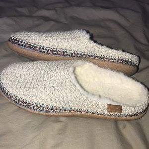 Toms slippers